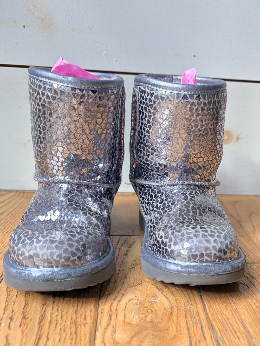 UGG Kids' Classic II Gel Hearts Boot in silver size12